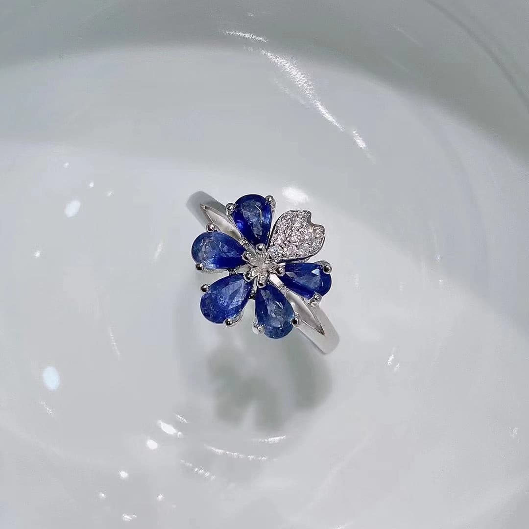 S925 sterling silver natural sapphire flower ring.